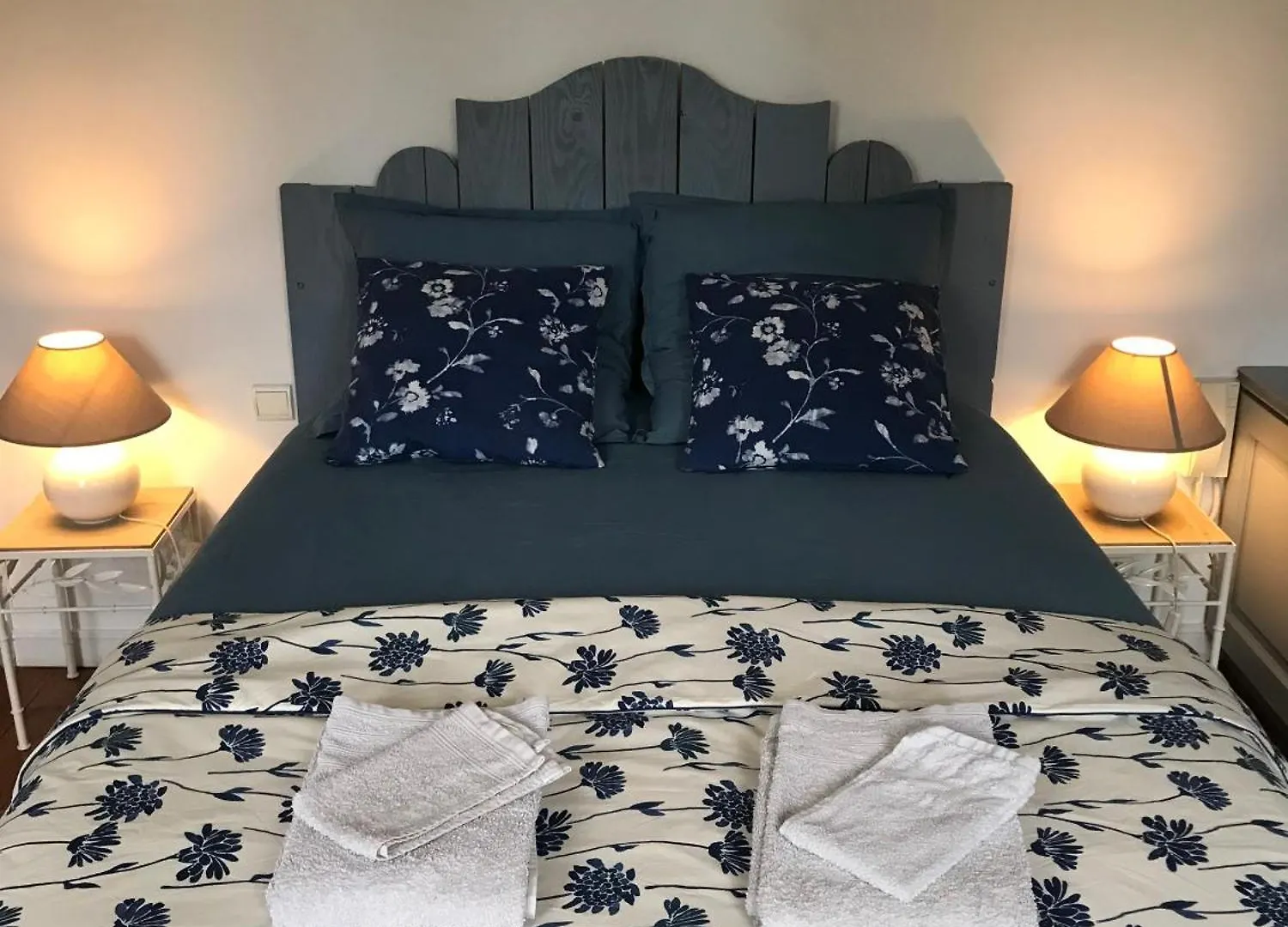 Couette-café Villa Toscane - Atelier d'Artistes et B&B à 20 mn de Toulouse Azas