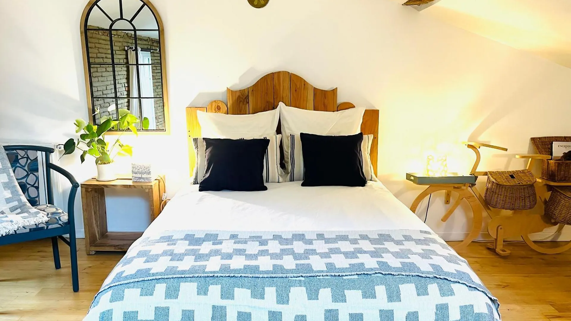 Couette-café Villa Toscane - Atelier d'Artistes et B&B à 20 mn de Toulouse Azas